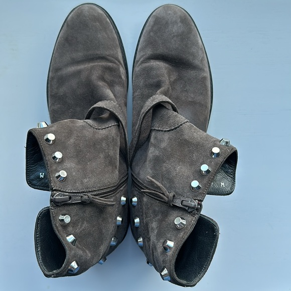 Stuart Weitzman Women's Go West‎ Londra Gray Suede Studded Boots Size 10 - Picture 3 of 7
